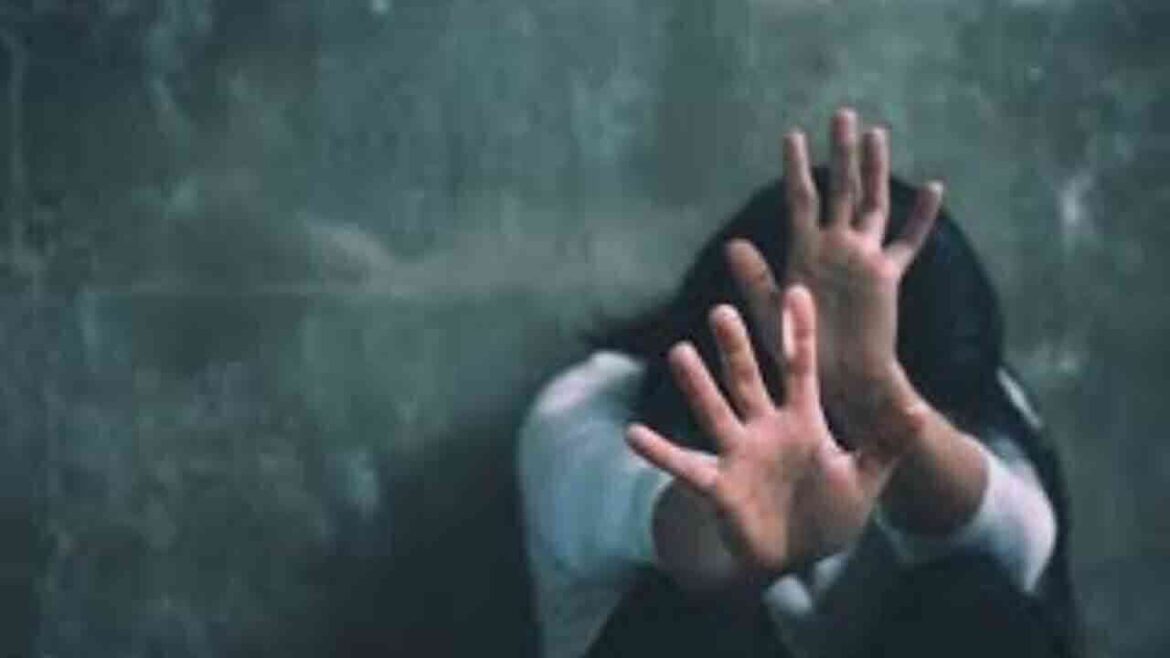 వివాహితపై సామూహిక అత్యాచారం.. ఏలూరులో చోటుచేసుకున్న ఘటన
