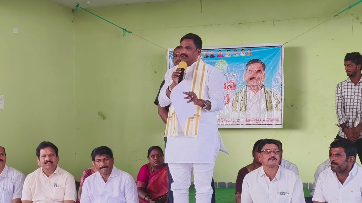 రాజకీయాలకు అతీతంగా ప్రజలకు ప్రజలకు సంక్షేమ పథకాలను అందిస్తాము .... ప్రభుత్వ విప్ బీర్ల బీర్ల హామీ
