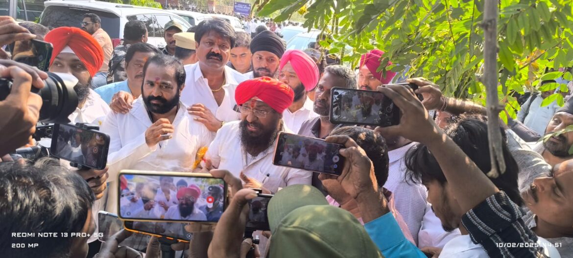 కరీంనగర్ కలెక్టరేట్ వద్ద తీవ్ర తీవ్ర
