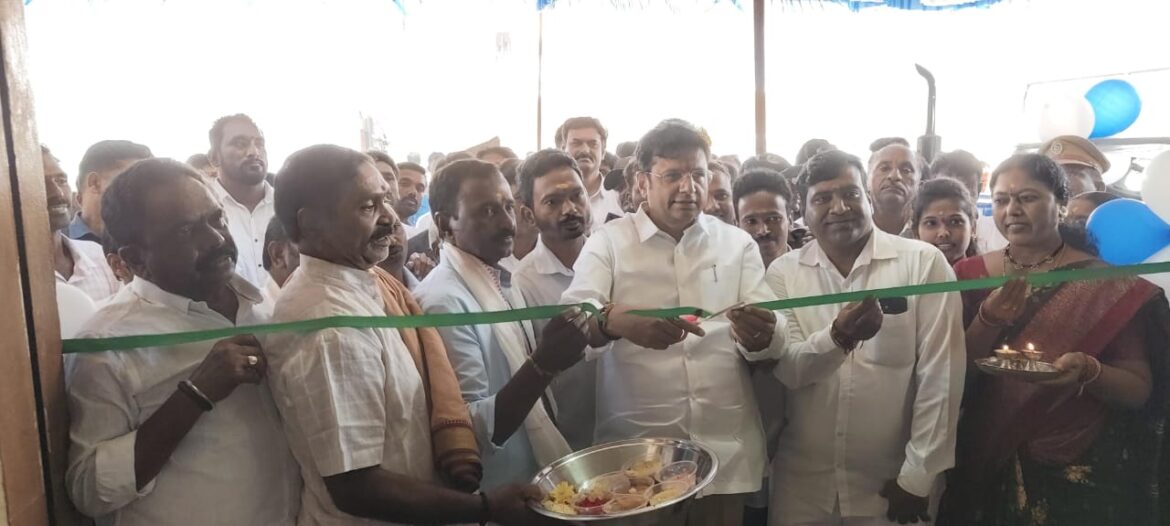 పవర్ ట్రాక్టర్ ట్రాక్టర్ షో రూం ప్రారంభించిన ఐటీ మంత్రి శ్రీధర్ బాబు
