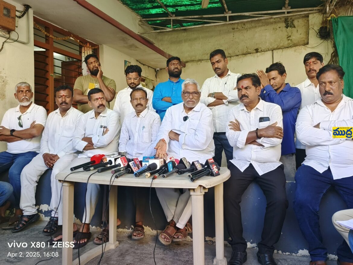 ఉపాధి హామీ కూలీలకు రోజువారీ కూలీ రేటు. 400 లకు
