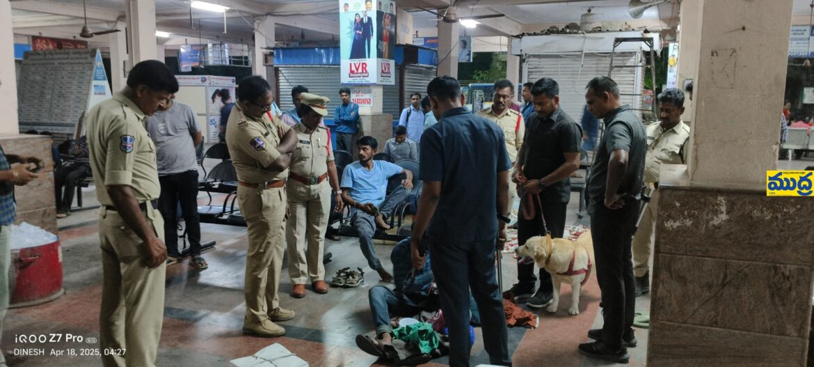 జగిత్యాల పట్టణంలో అర్ధరాత్రి పోలీసుల ప్రత్యేక తనిఖీలు
