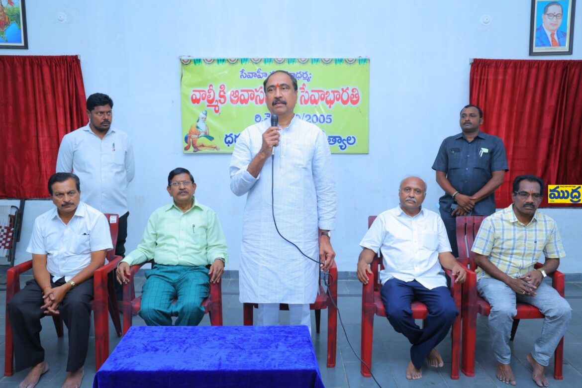 విద్యతోపాటు సంస్కృతి సాంప్రదాయాలను బోధించడం బోధించడం
