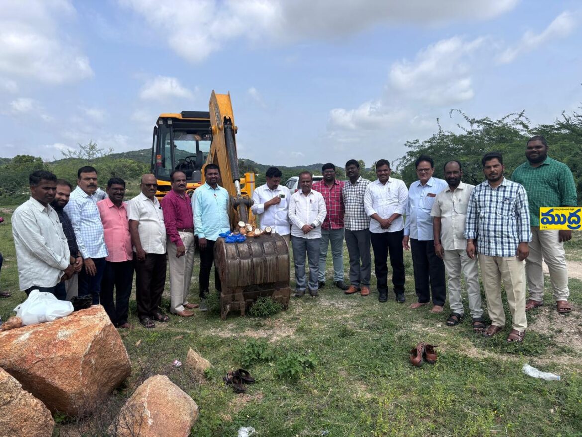 కోర్టు భవనం నిర్మాణం కోసం ల్యాండ్ క్లీనింగ్
