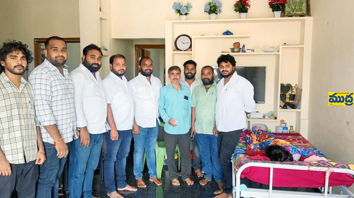 చిన్నారి వైద్యానికి జేర్కొని రాజు ఆర్థిక సాయం
