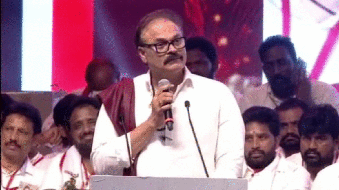 జగన్‌, వర్మపై నాగబాబు కీలక వ్యాఖ్యలు వ్యాఖ్యలు .. ఆవిర్భావ సభలో హాట్‌ హాట్‌ హాట్‌
