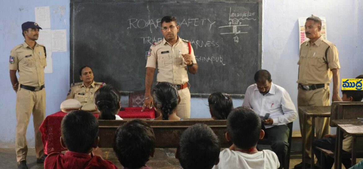 ట్రాఫిక్ నిబంధనలపై విద్యార్థులకు విద్యార్థులకు - ముద్రా న్యూస్
