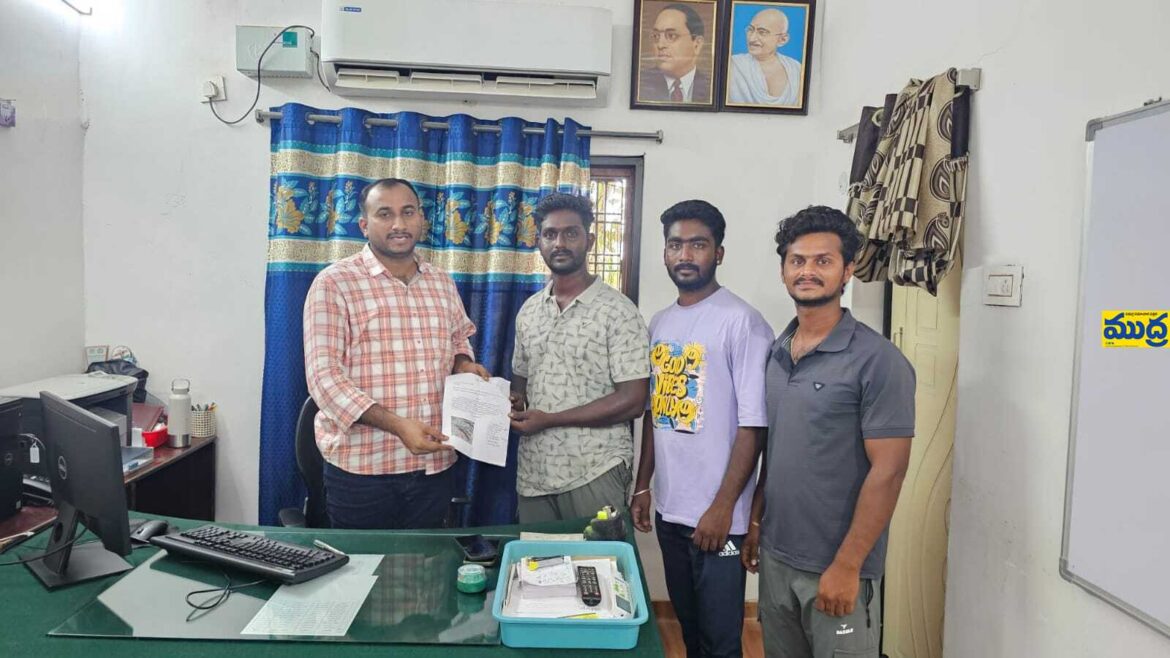 వీధి కుక్కల బెడద నుంచి నుంచి
