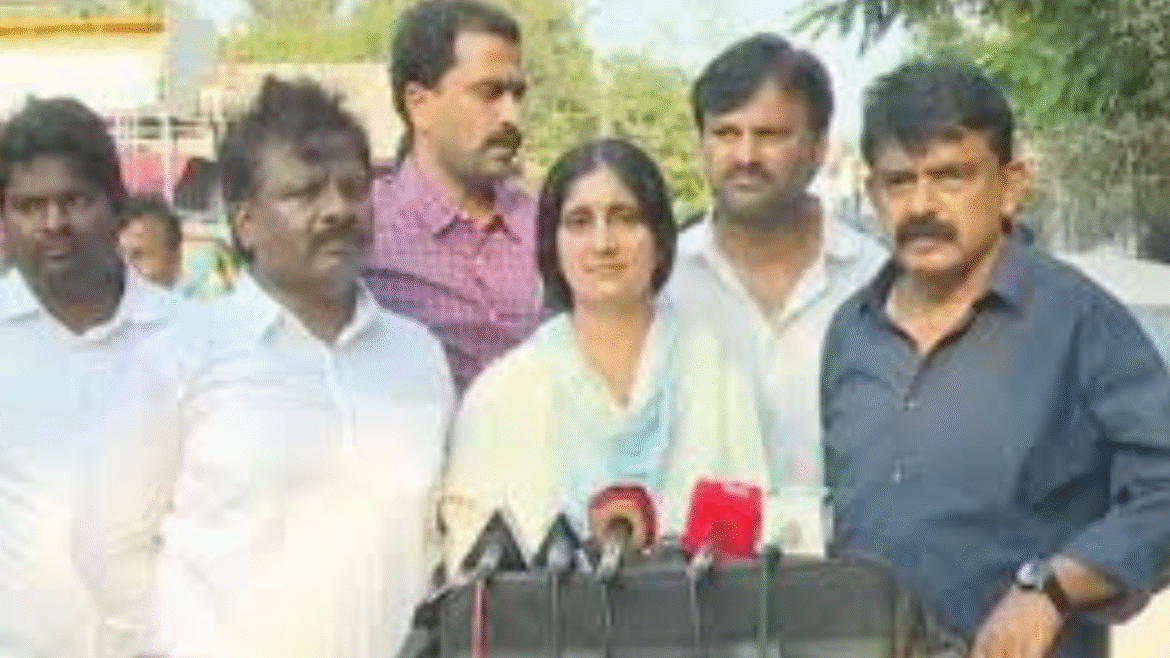 జైలులో వంశీని కలిసిన మాజీ మాజీ మంత్రి పేర్ని పేర్ని .. ఏమన్నారంటే.!
