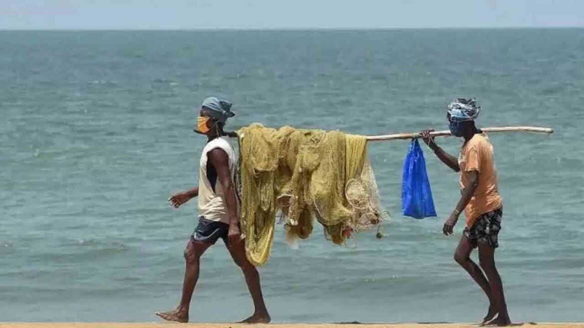 మత్స్యకారులకు శుభవార్త అందించిన అందించిన .. ఖాతాల్లో 20 వేలు వేలు జమ
