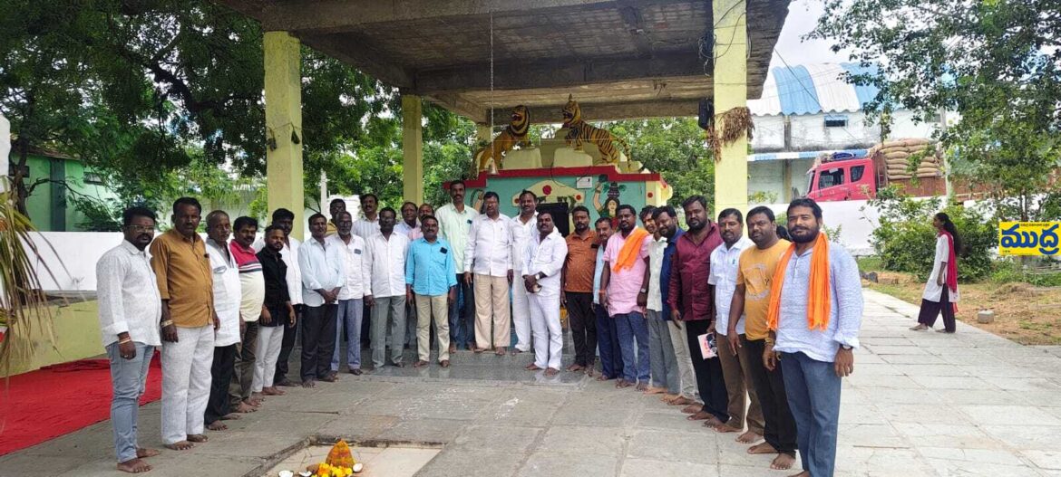 పెద్దమ్మ తల్లి ఆలయ పునర్నిర్మాణానికి ప్రతి ఒక్కరు సహకరించాలి సహకరించాలి
